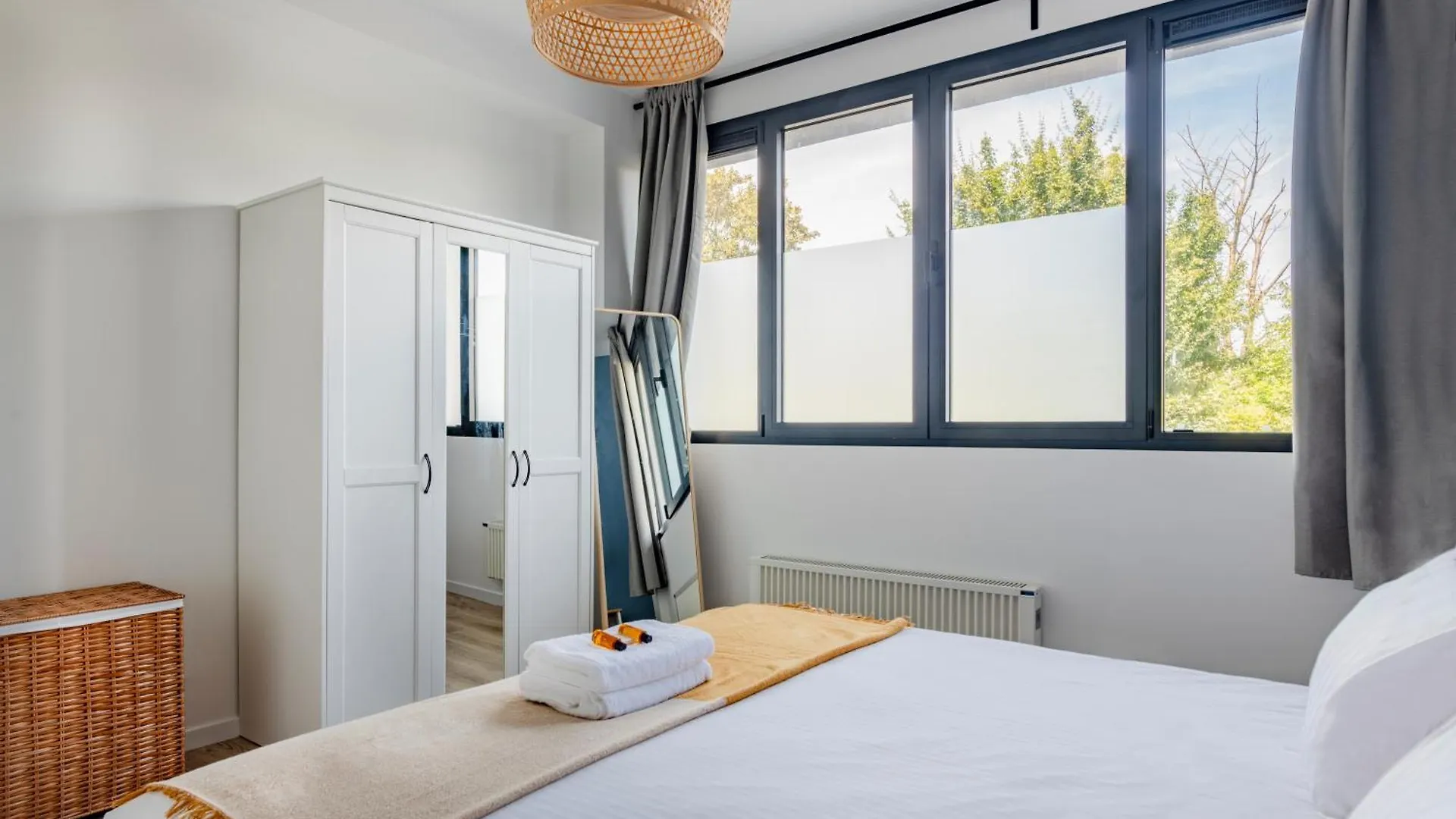 Brussels Eu Design Residence 0*,